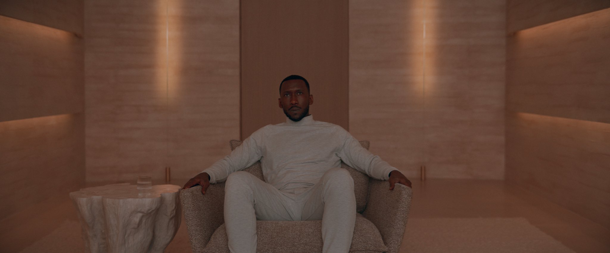     Łabędzi Śpiew - zdjęcia z futurystycznego dramatu z Mahershalą Ali w roli głównej